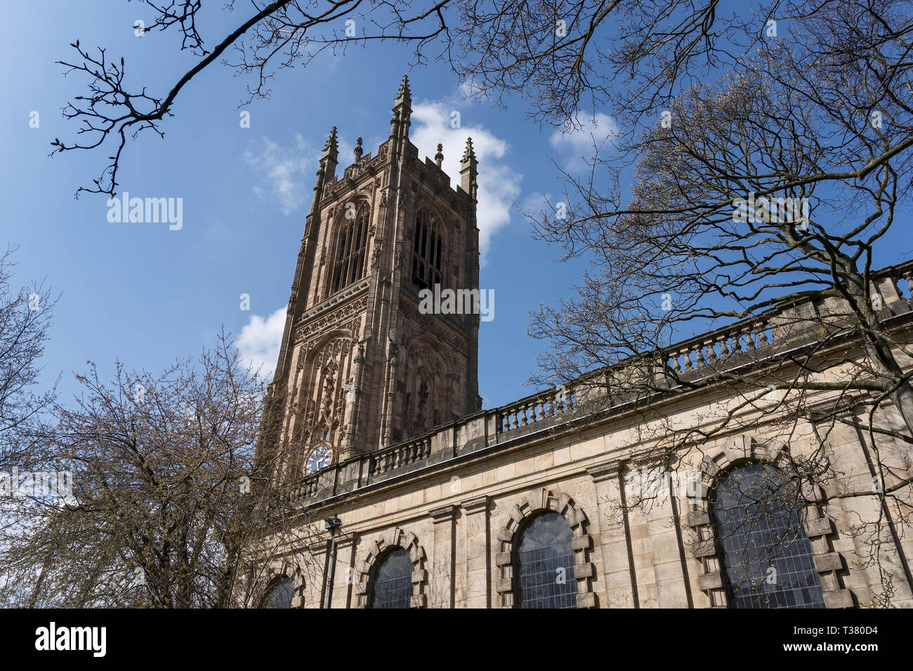 La cathédrale de Derby et tour sur Amen Alley, Derby, Derbyshire, Royaume-Uni Banque D'Images