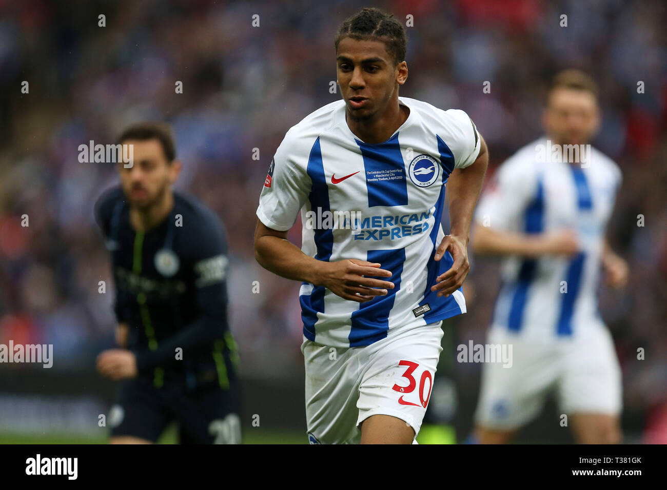 Londres, Royaume-Uni. 06 avr, 2019. Bernardo de Brighton & Hove Albion ressemble sur.l'unis en FA Cup, demi-finale, Manchester City v Brighton & Hove Albion au stade de Wembley à Londres le samedi 6 avril 2019. Cette image ne peut être utilisé qu'à des fins rédactionnelles. Usage éditorial uniquement, licence requise pour un usage commercial. Aucune utilisation de pari, de jeux ou d'un seul club/ligue/dvd publications . Crédit : Andrew Orchard la photographie de sport/Alamy Live News Banque D'Images