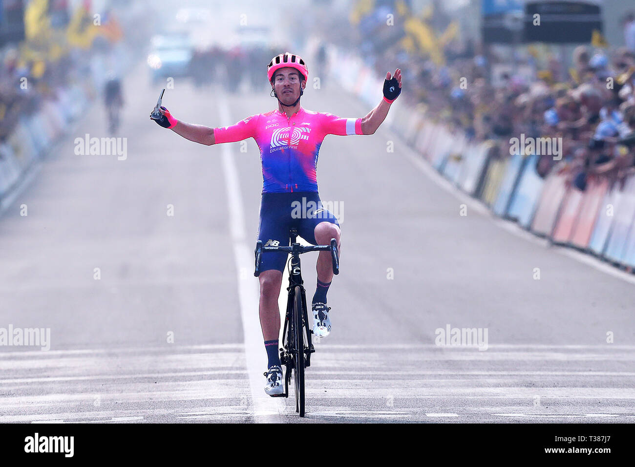 Oudenaarde, Belgique. 07Th avr, 2019. Oudenaarde- 7-04-2019, randonnée à vélo, Ronde van Vlaanderen, Alberto Bettiol gagne la Flandre 2019 Crédit : ronde Pro Shots/Alamy Live News Banque D'Images