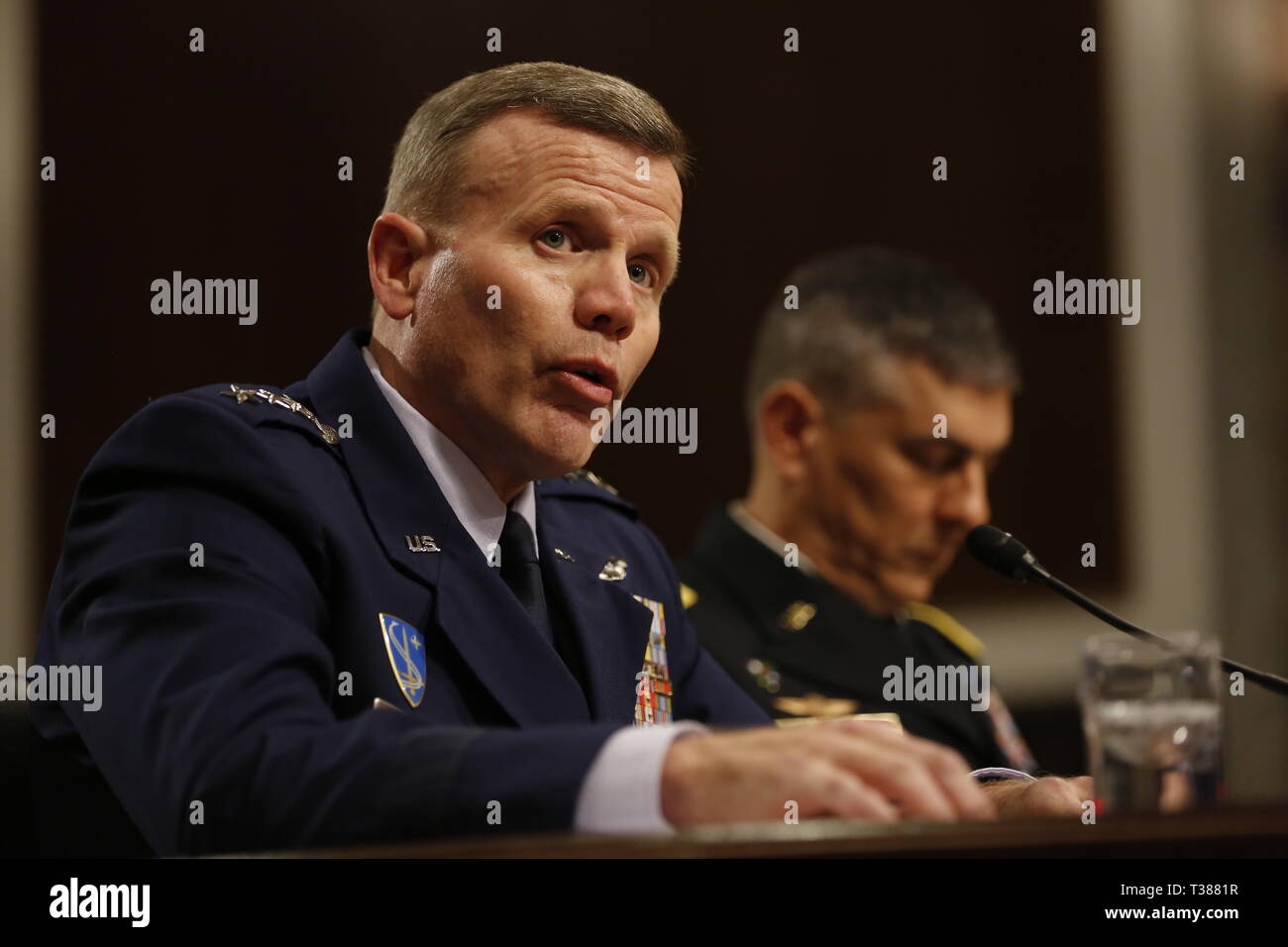 Washington, District de Columbia, Etats-Unis. 2ème apr 2019. Général Stephen J. Townsend, United States Army, droite, et le général Tod D. Wolters, United States Air Force, témoigner pour renouvellement avant la commission des forces armées du Sénat, à Washington, DC, le 2 avril 2019 Crédit : Martin H. Simon/CNP/ZUMA/Alamy Fil Live News Banque D'Images