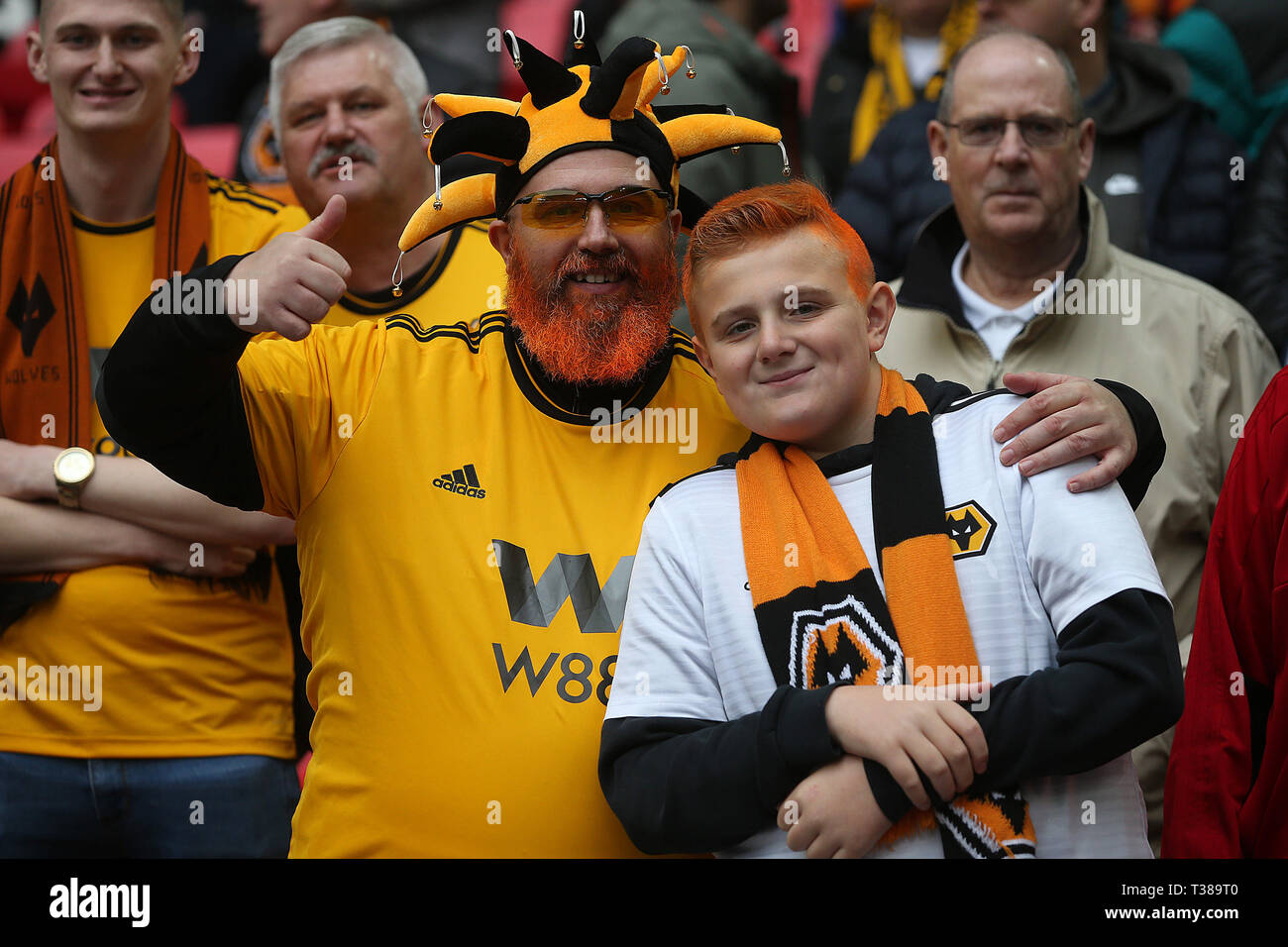 Londres, Royaume-Uni. 07Th avr, 2019. Wolverhampton Wanderers fans avant le match de demi-finale de la FA Cup entre Watford et Wolverhampton Wanderers au Stade de Wembley le 7 avril 2019 à Londres, en Angleterre. Usage éditorial uniquement, licence requise pour un usage commercial. Aucune utilisation de pari, de jeux ou d'un seul club/ligue/player publication. (Photo prise par Paul Chesterton/phcimages.com) : PHC Crédit Images/Alamy Live News Banque D'Images