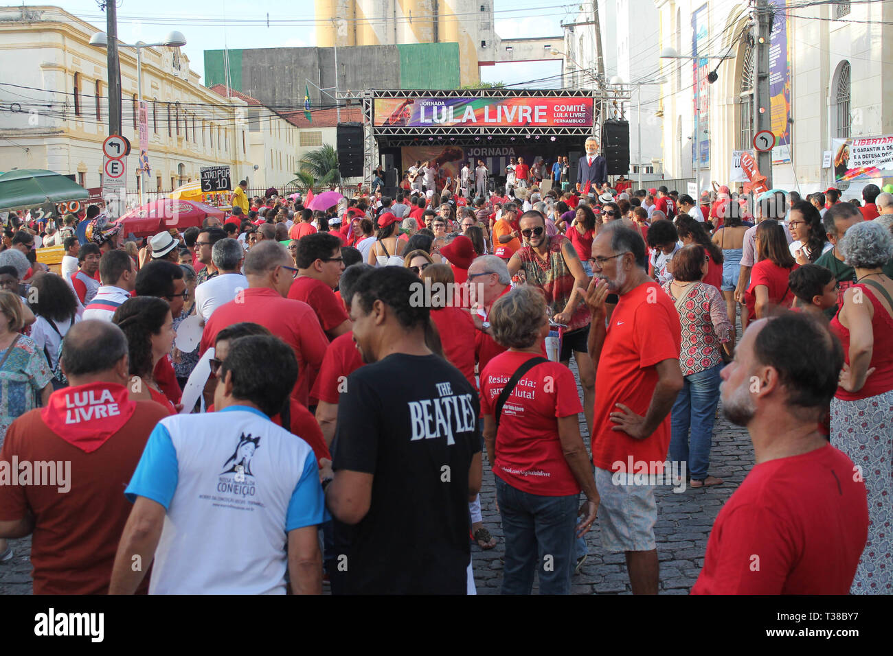 RECIFE, PE - 07.04.2019 : JORNADA LULA LIVRE NO RECIFE - Loi intitulée "Jda Lul Lula Livre de Recife ; tenue en faveur de l'ancien Président Lula freeof thisthis qui termine le 7 avril, une année de tical persecrsecution selon les militants qui appellent également à la poursuite de la lutte pour la démocratie, la justice. La loi prend place dans l'Arsenal de la place de la Marine, dans le quartier de Recife, également connu comme le "Vieux Recife" au début de la loi était à 15h00 entre les attractions ; Carl courtshi ; blocs de ciranda, Ma, Maracatu Rural, amongmong de nombreuses autres attractions. (Ph Banque D'Images