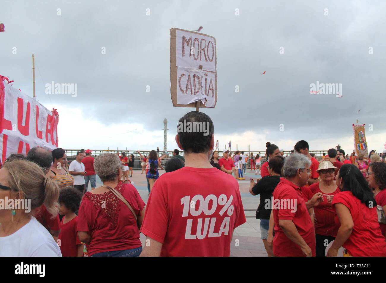 RECIFE, PE - 07.04.2019 : JORNADA LULA LIVRE NO RECIFE - Loi intitulée "Jda Lul Lula Livre de Recife, qui a eu lieu en faveur de la liberté de l'ancien Prent Lula qui complète thisthis 7 avril, une année de persécution politique selon les militants qui appellent également à la poursuite de la lutte pour la démocratie, la justice. La loi prend place dans l'Arsenal de la place de la Marine, dans le quartier de Recife, également connu comme le "Vieux Recife" au début de la loi était à 15h00 entre les attractions du carnaval de cour ; bl ; cia, Ma, Maracatu Rural, amongmong de nombreuses autres attractions. (Ph Banque D'Images