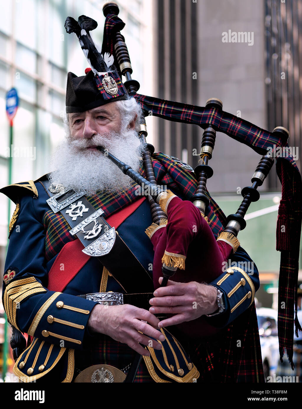 New York City, USA. 06 avr, 2019. Pour la 21e année le tartan National défilé pour célébrer les contributions faites par l'écossais et l'Americance écossais a eu lieu à New York. Comédien et acteur célèbre sir Billy Connolly a été cette année, le Grand Marshall. Credit : Gabriele Holtermann Gorden/Pacific Press/Alamy Live News Banque D'Images