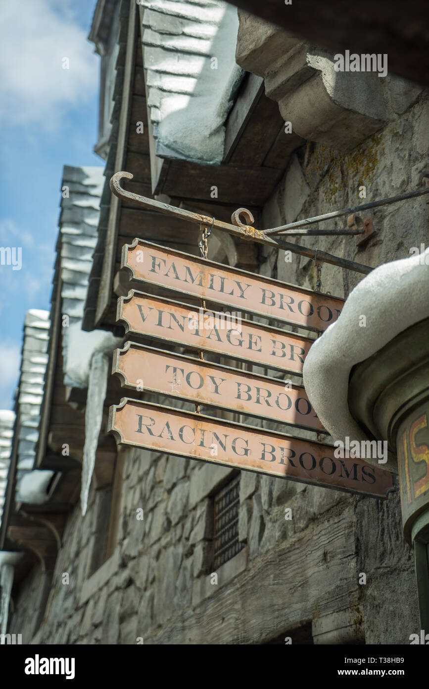 Parc à thème Universal Studios, La Boutique Sign, Harry Potter Land, Hollywood, Californie, USA Banque D'Images