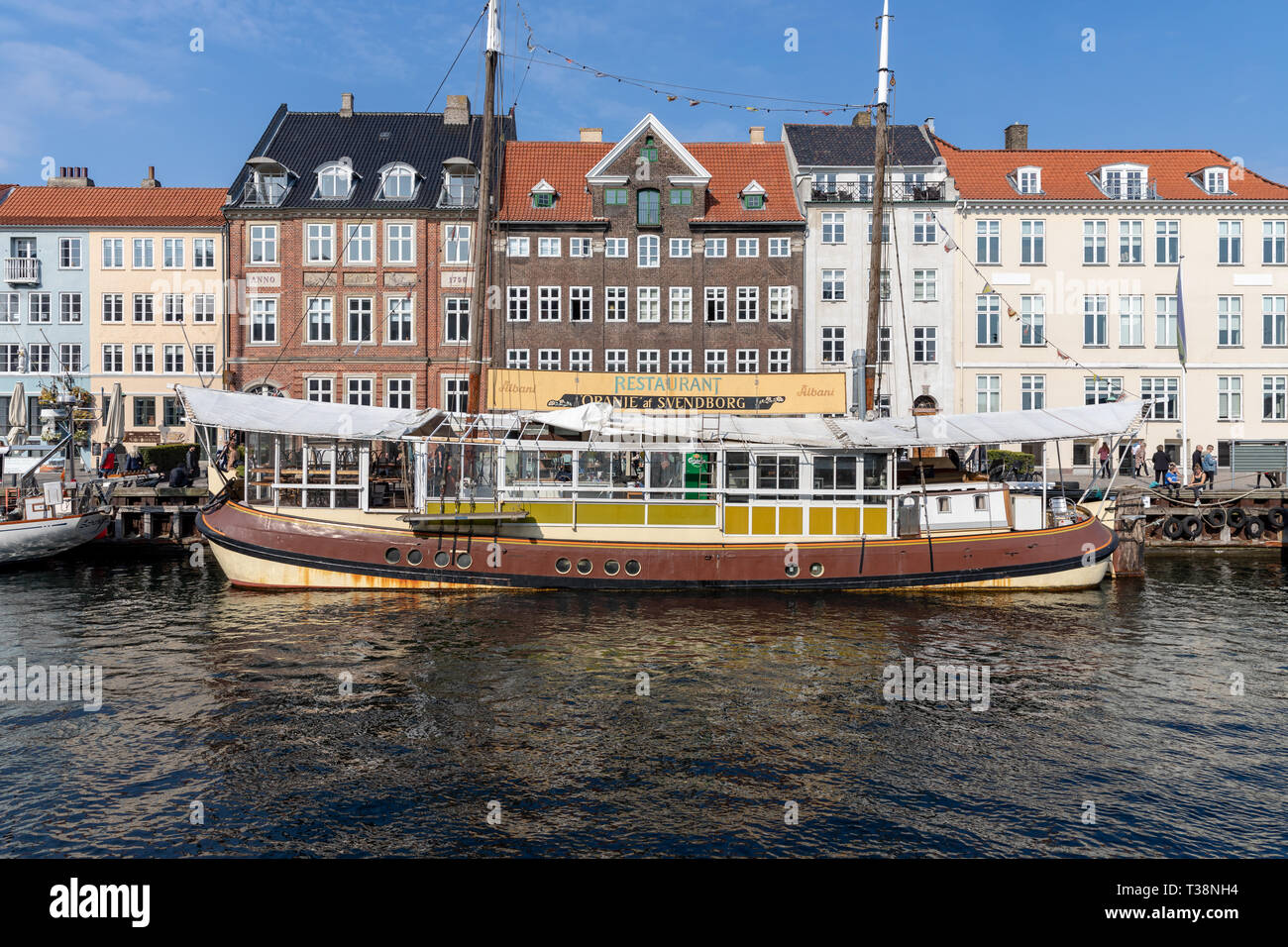 Bateau Restaurant Oranje af Svendborg dans Nyhavn, Copenhague, Danemark Banque D'Images