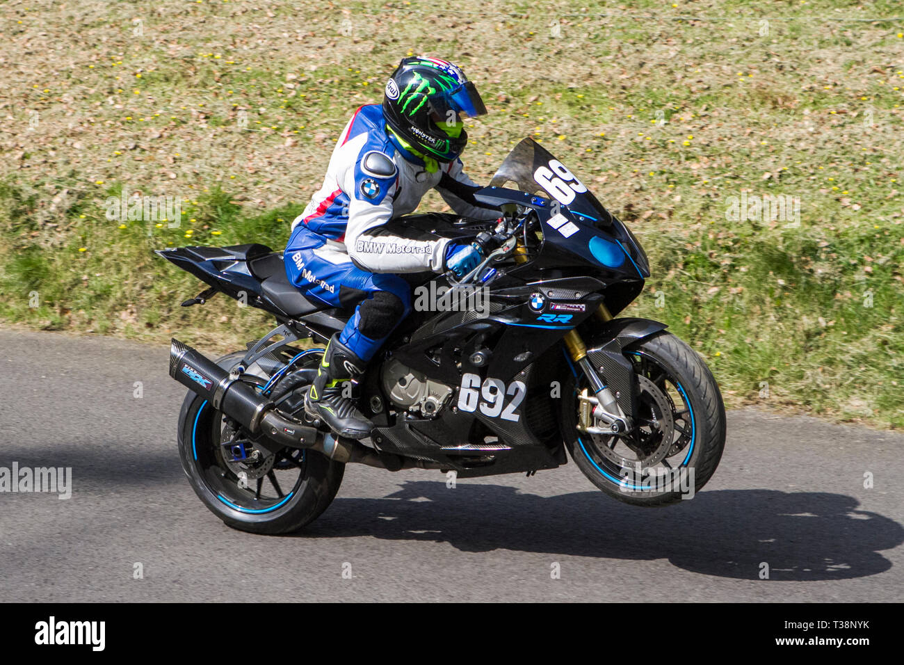 Chorley, Lancashire, Royaume-Uni. Avril, 2019. Hoghton Tower 43ème Sprint Moto. Rider 692 Damien Eccles de Blackburn équitation une BMW A1000 course 4m 1000cc Banque D'Images