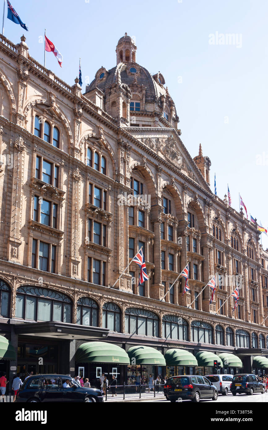 Harrods, Brompton Road, Knightsbridge, le quartier royal de Kensington et Chelsea, Greater London, Angleterre, Royaume-Uni Banque D'Images