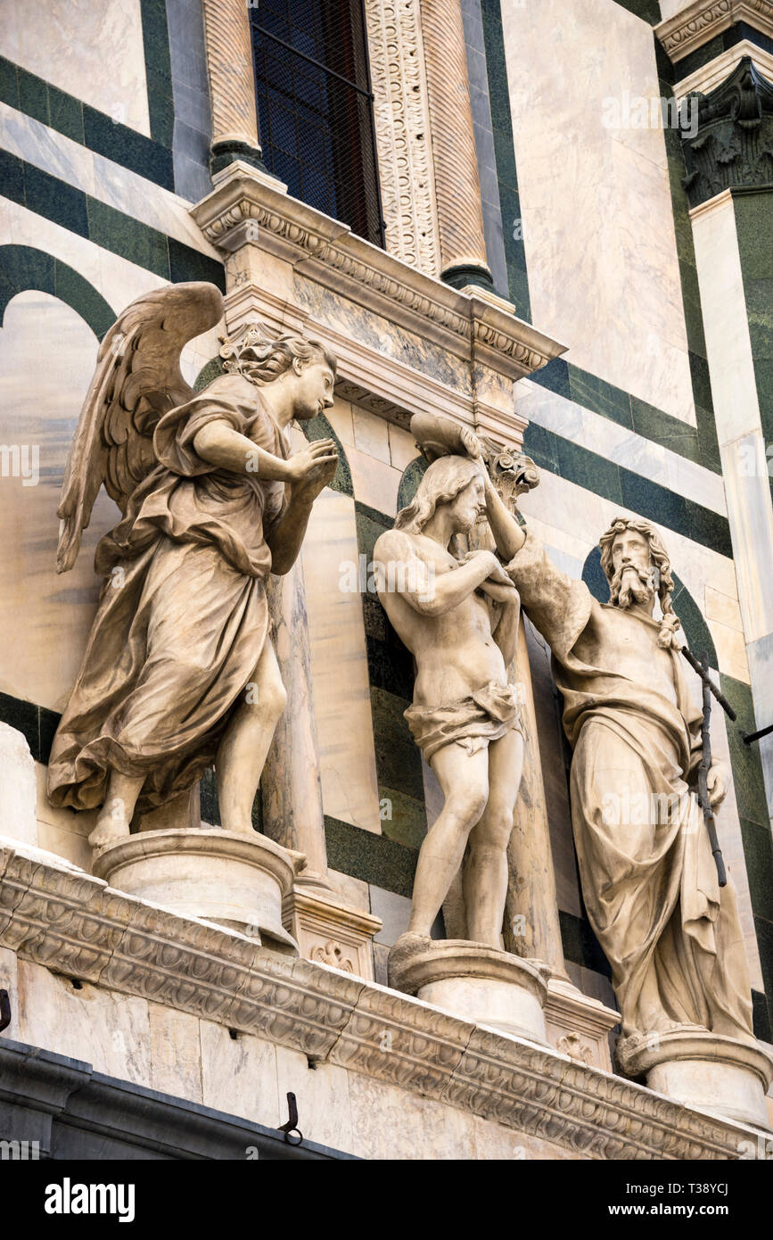 Cathédrale de Florence de statue de offrant Jean-Baptiste baptisant Christ pendant qu'un ange regarde à Florence, en Italie. Banque D'Images