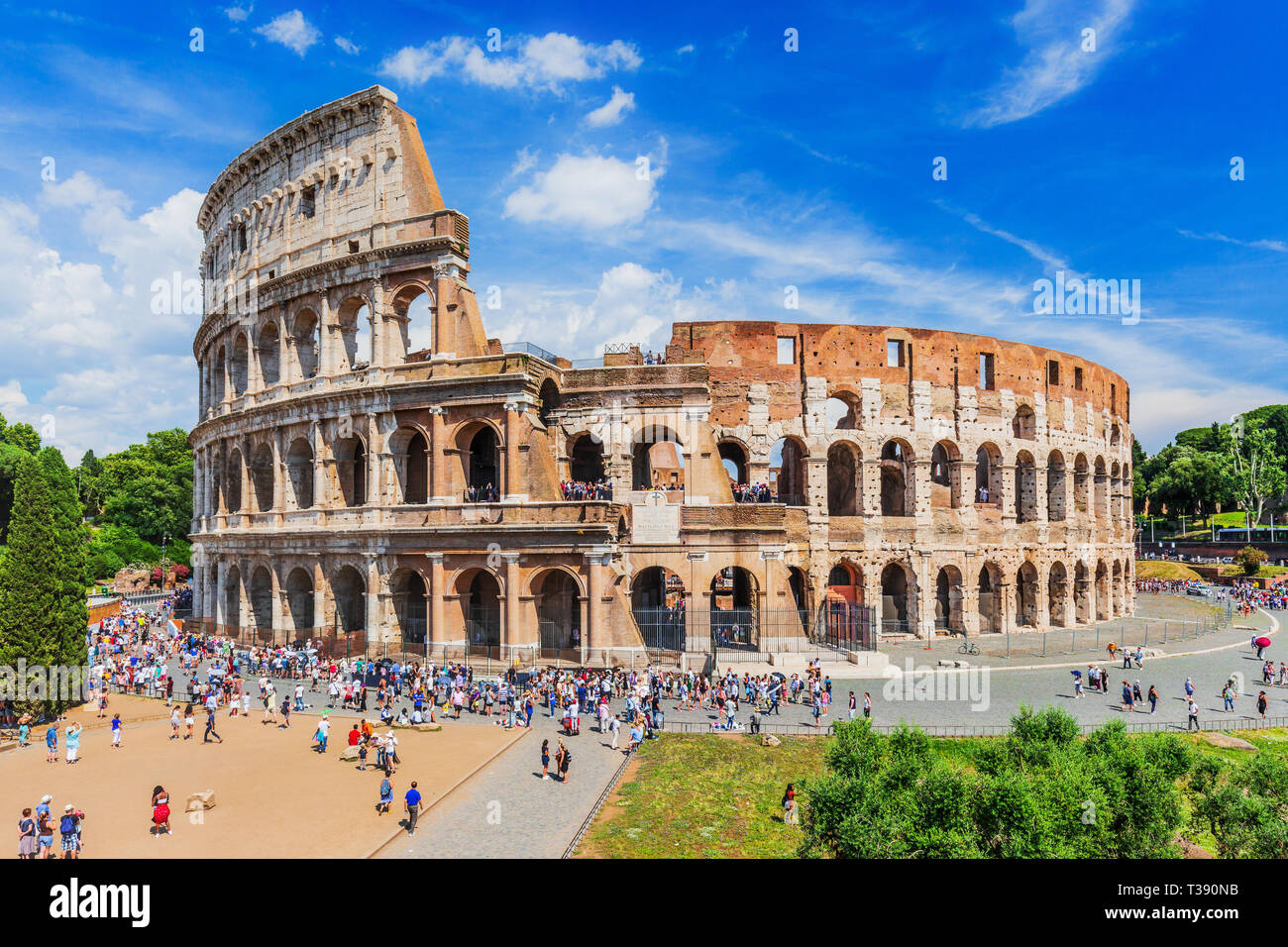 Rome, Italie. Le colisée ou Coliseum sur une journée ensoleillée. Banque D'Images