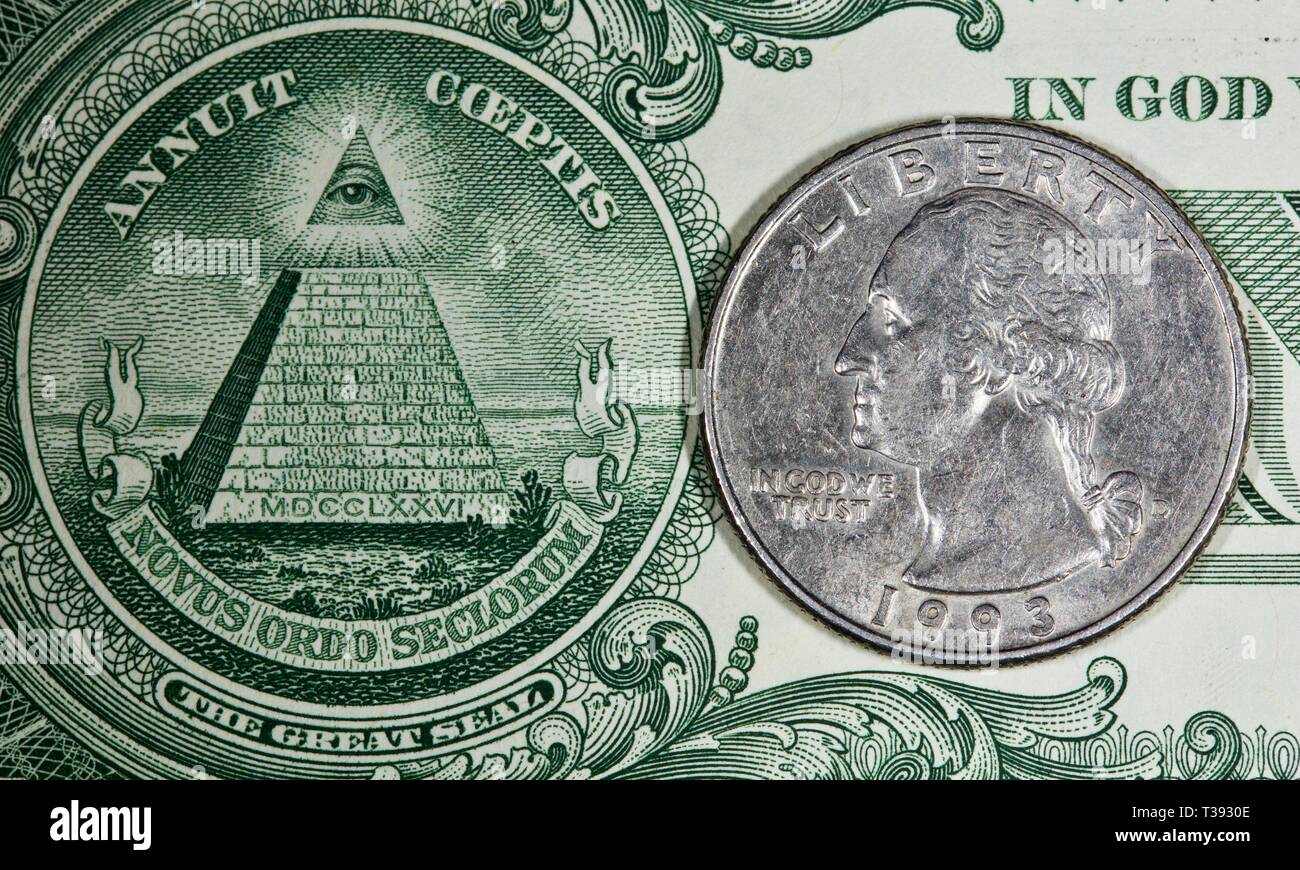 American quarter-pièce d'un dollar sur un one dollar bill Banque D'Images