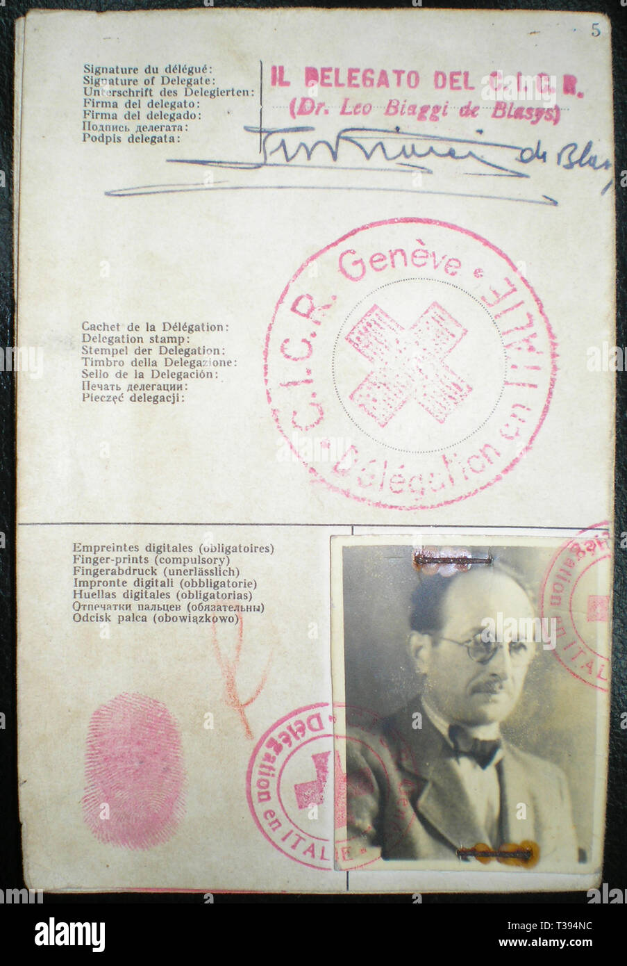 Adolf Eichmann, la Croix-Rouge identitity Adolf Eichmann document utilisé pour saisir l'Argentine sous le pseudonyme de Ricardo Klement en 1950, publié par la délégation italienne de la Croix-Rouge Banque D'Images