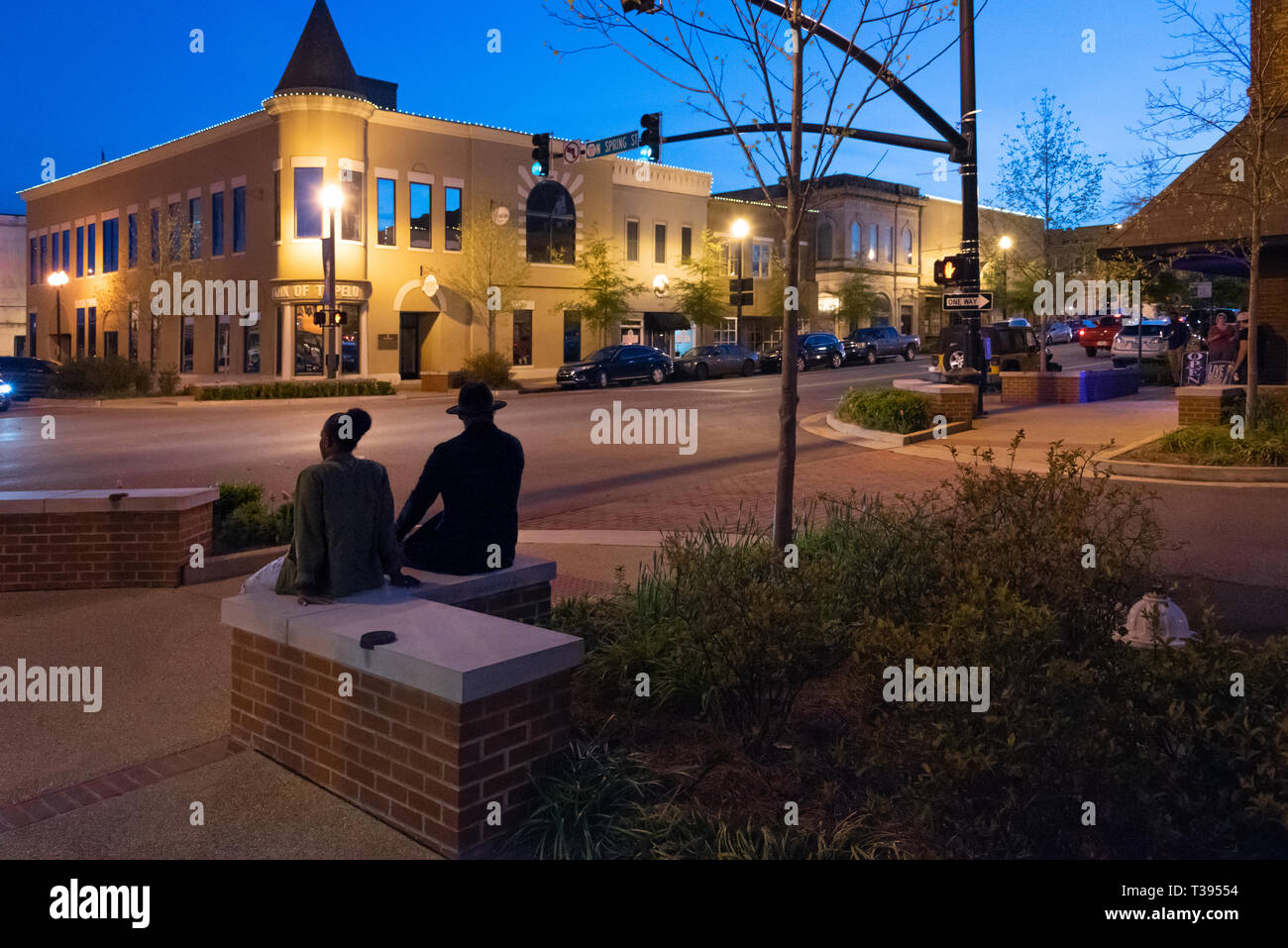 Crépuscule dans le centre-ville historique de Tupelo, Mississippi. (USA) Banque D'Images