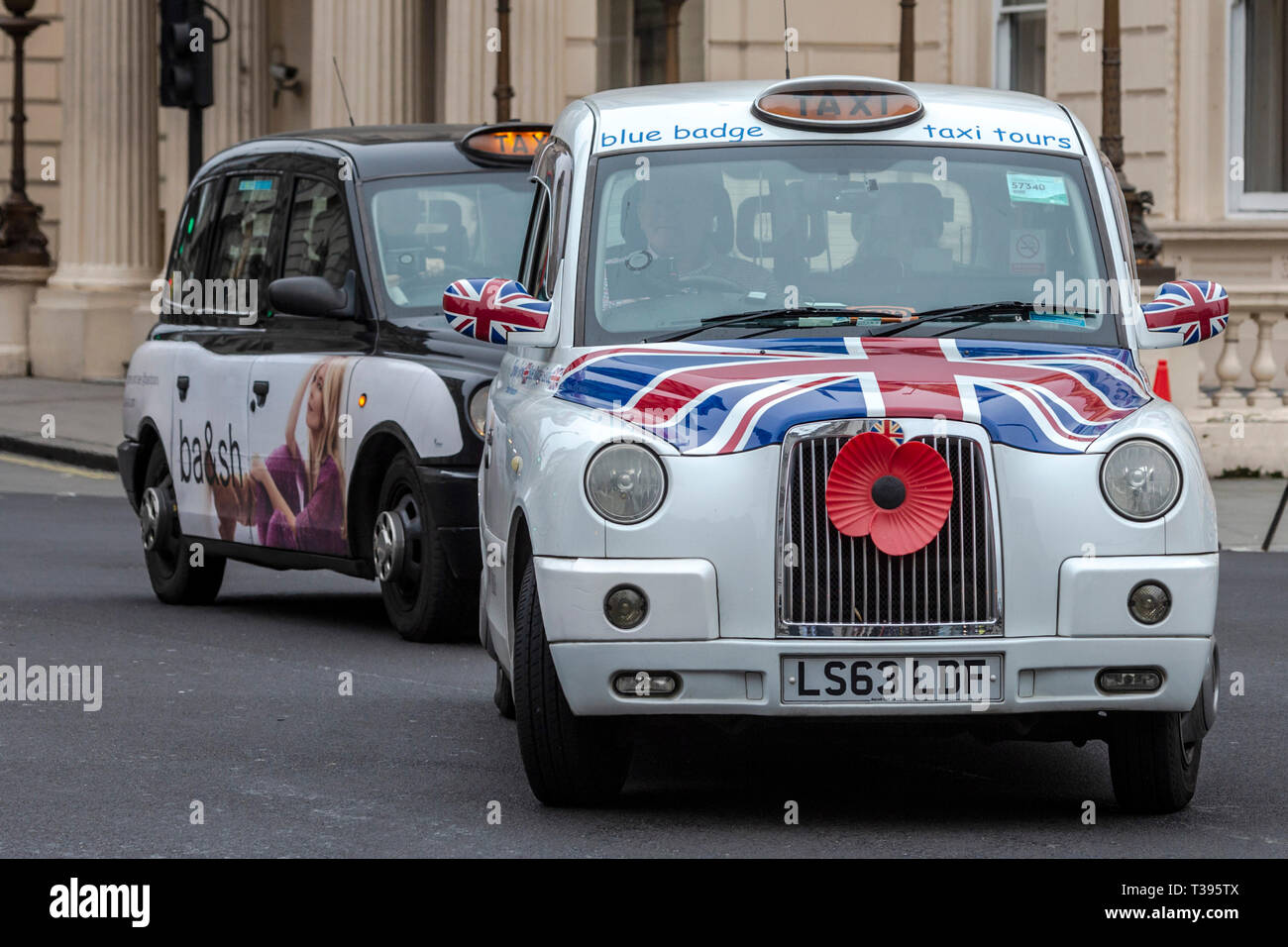 Badge Bleu Excursions En Taxi, Pall Mall, Londres, Samedi, Mars 23, 2019.Photo : David Rowland / One-Image.com Banque D'Images