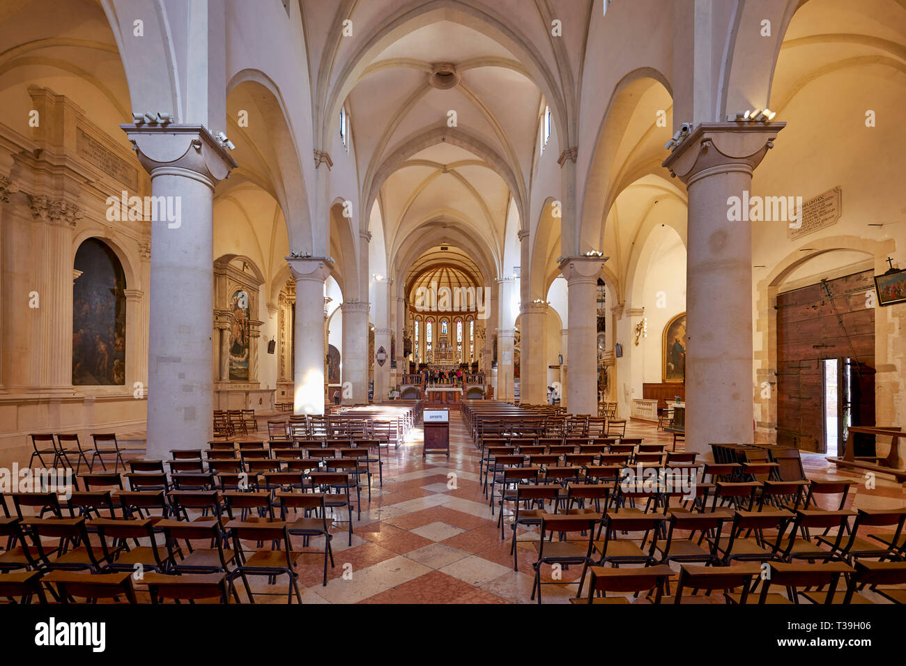 Vicenza, Vénétie, Italie. Santa Corona est un hôtel de style gothique, l'Église Catholique Romaine situé à Vicenza, Vénétie, Italie. L'église contient le Val Banque D'Images