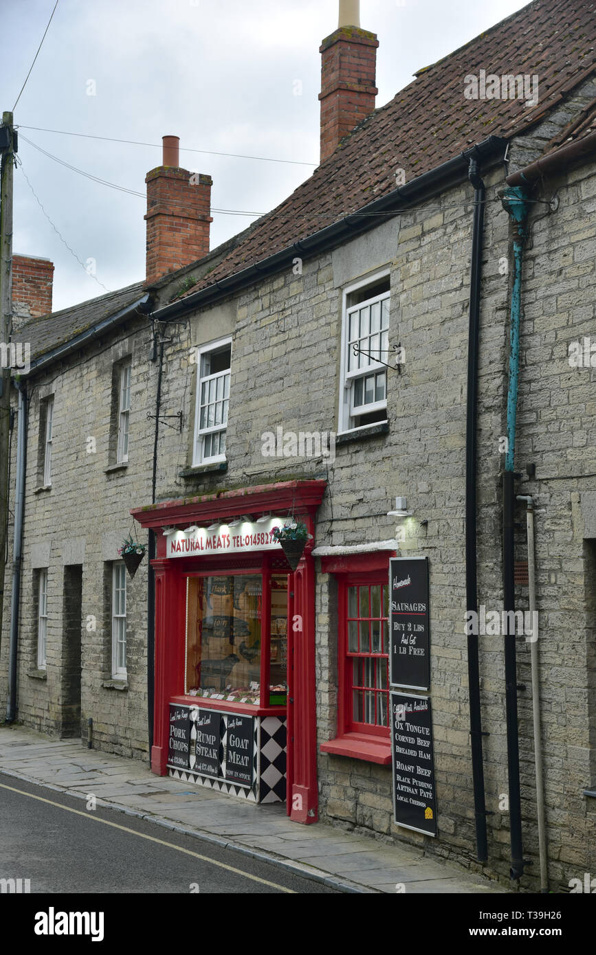 Somerton /ˈSʌmərtən/ est une ville et une paroisse civile dans le comté anglais de Somerset, Angleterre.La Croix de beurre et Marrket Square, et le White Hart Banque D'Images