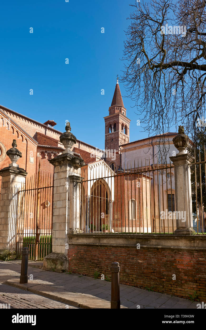 Vicenza, Vénétie, Italie. Santa Corona est un hôtel de style gothique, l'Église Catholique Romaine situé à Vicenza, Vénétie, Italie. L'église contient le Val Banque D'Images