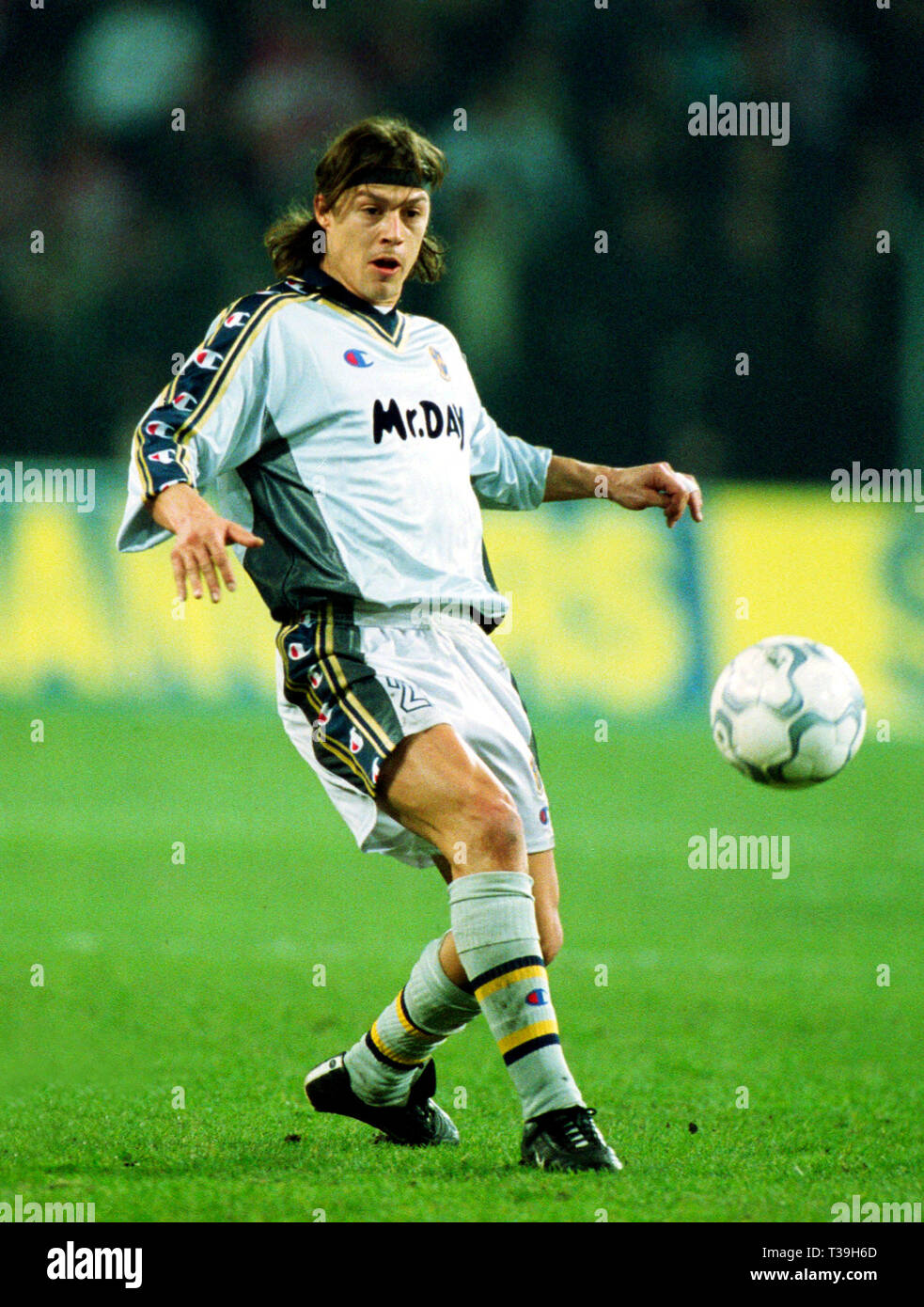 Stade Philips Eindhoven, Pays-Bas 15.2.2001, l'UEFA Champions League saison 2000-2001 Première phase Groupe, PSV Eindhoven (PSV, rouge) contre Parme AC (PRM,blanc) 2:1 --- Matias Almeyda (PRM) Banque D'Images