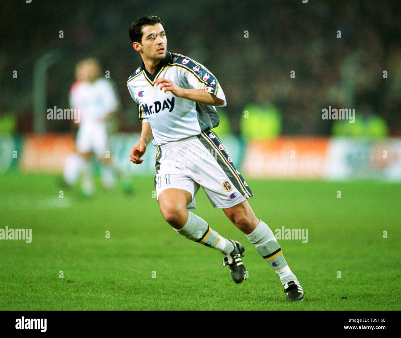 Stade Philips Eindhoven, Pays-Bas 15.2.2001, l'UEFA Champions League saison 2000-2001 Première phase Groupe, PSV Eindhoven (PSV, rouge) contre Parme AC (PRM,blanc) 2:1 --- Sergio CONCEICAO (PRM) Banque D'Images