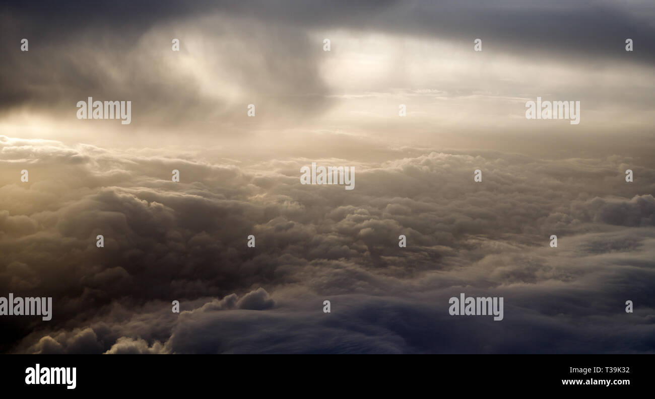 Orage du dessus avec une couverture de nuages Banque D'Images