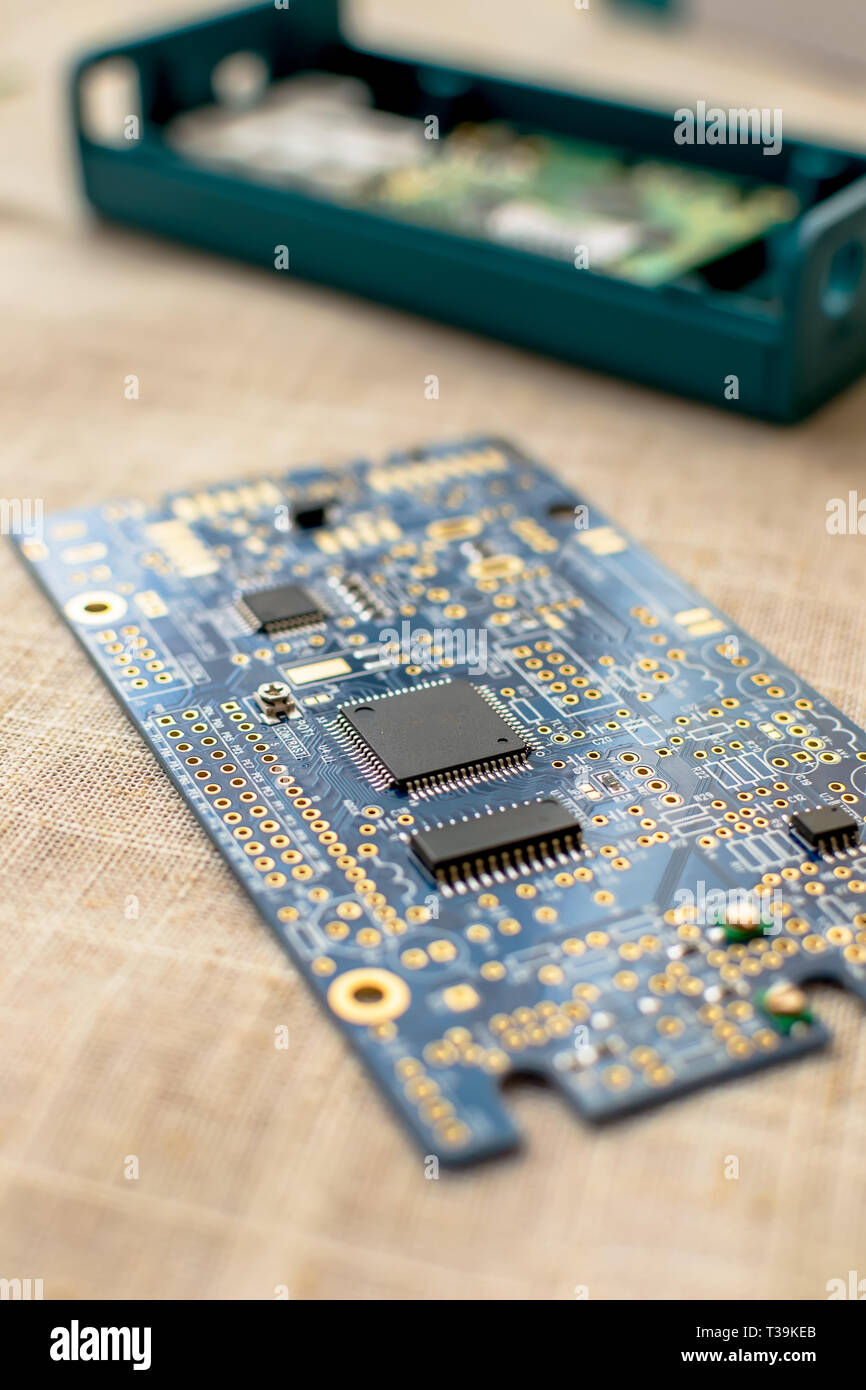 Circuitboard avec résistances les puces et composants électroniques smd - selective focus Banque D'Images