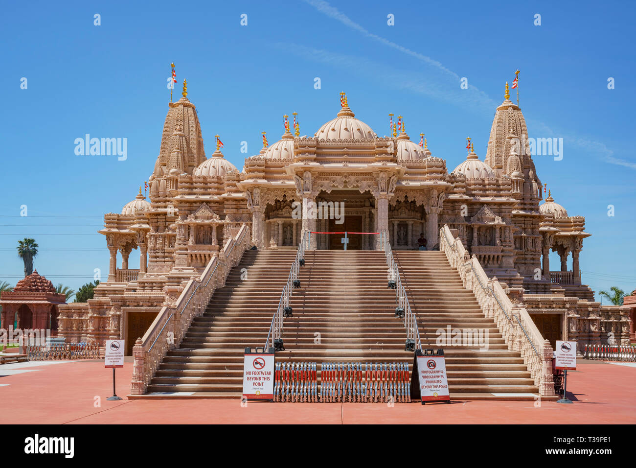 Vue extérieure de la célèbre temple BAPS Shri Swaminarayan Mandir à Chino Hills, Californie Banque D'Images