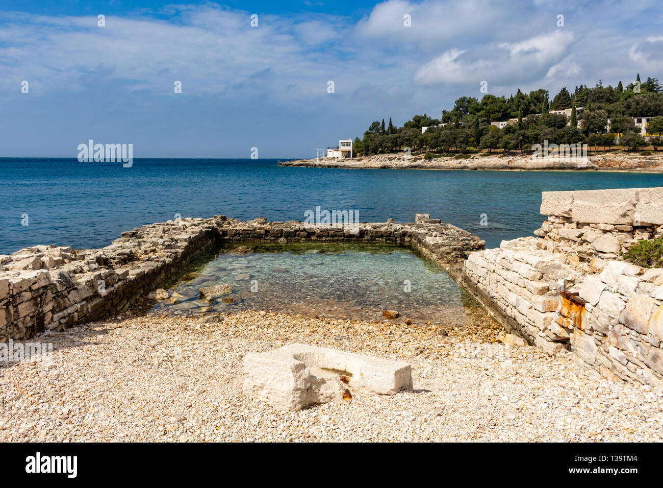 Piscine Naturelle Sur La Plage De Verudela Pula Croatie