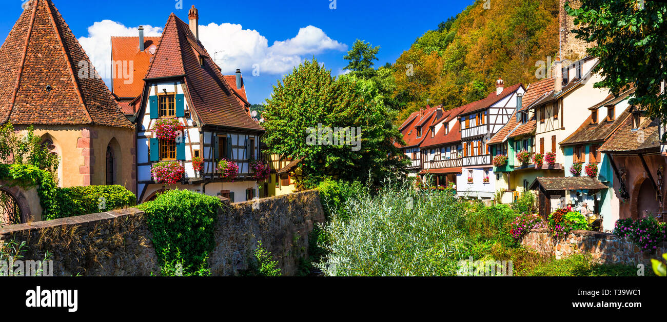 Maisons colorées traditionnelles à Kaysersberg village,Alsace,France Banque D'Images