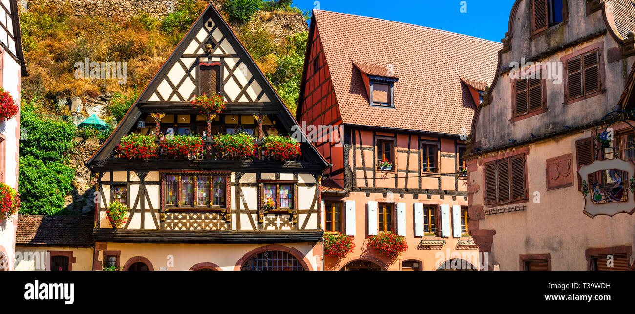 Maisons colorées traditionnelles à Kaysersberg village,Alsace,France Banque D'Images