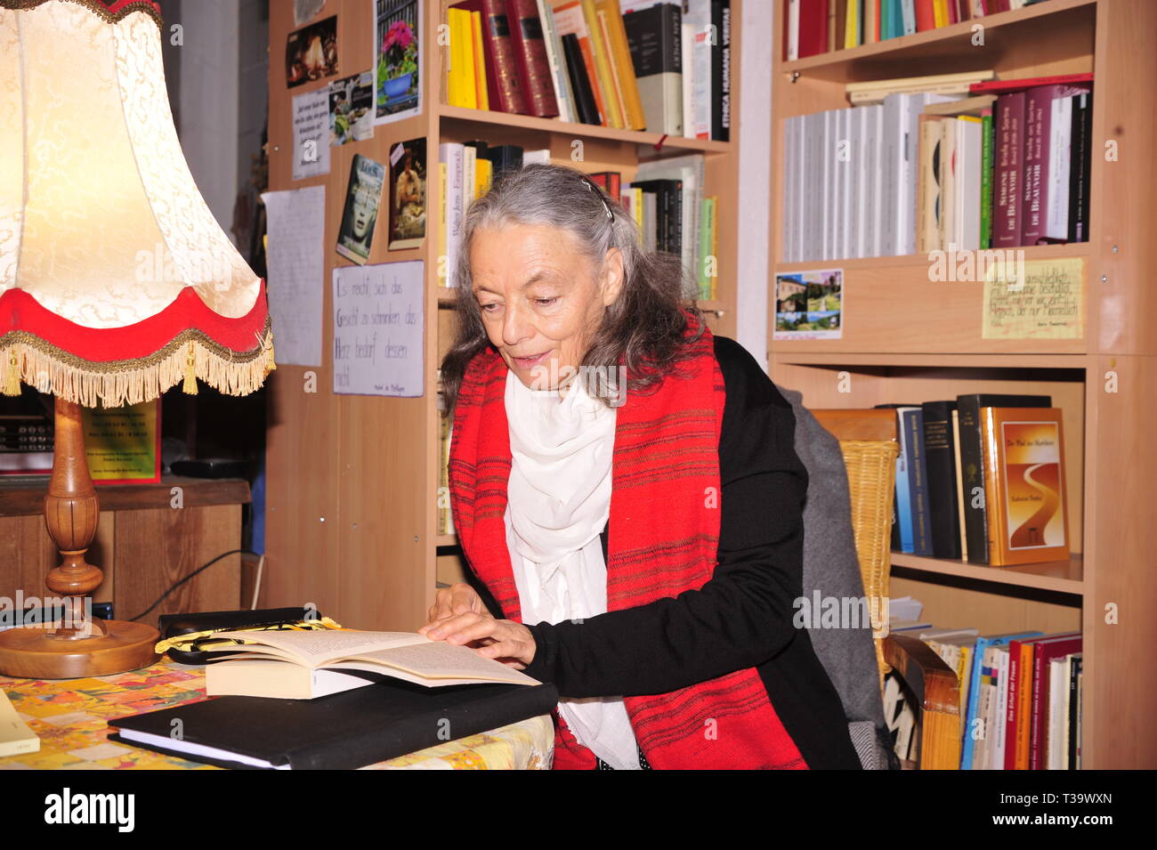 Blanche Kommerell liest 'Fontane Effi Briest - und die anderen" in der Buchhandlung Art Goreliz. Görlitz, 25.03.2019 Banque D'Images