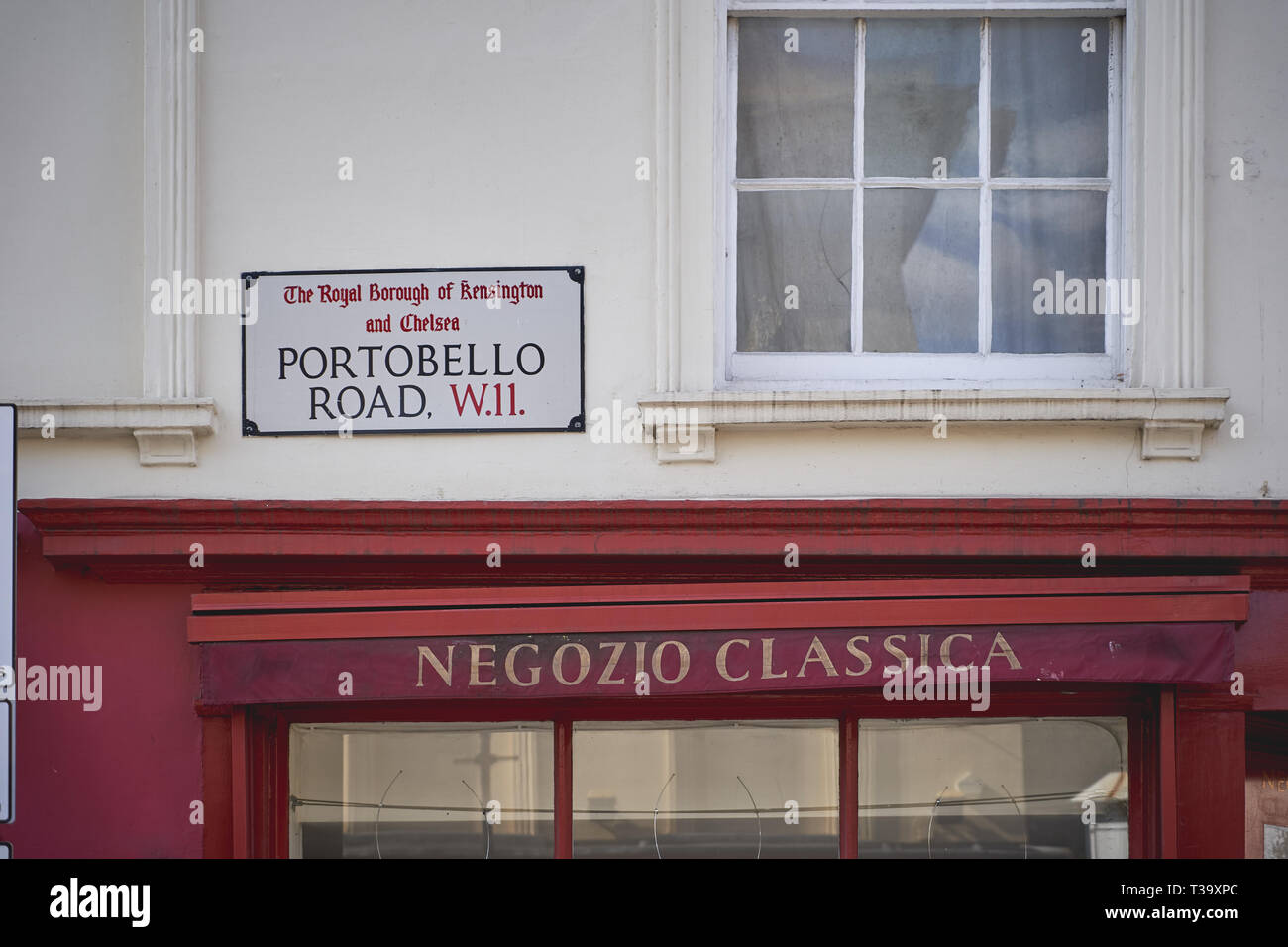 Londres, UK - Novembre 2018. Portobello Road à Notting Hill. Il accueille le plus grand marché d'antiquités avec plus de 1 000 concessionnaires. Banque D'Images