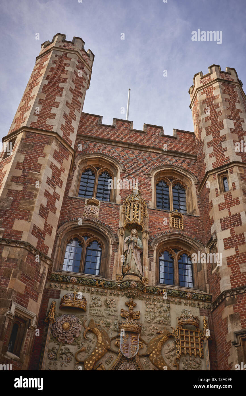 Cambridge, UK - décembre 2018. Façade extérieure du Trinity College, le plus grand collège de l'une des universités Oxbridge. Banque D'Images