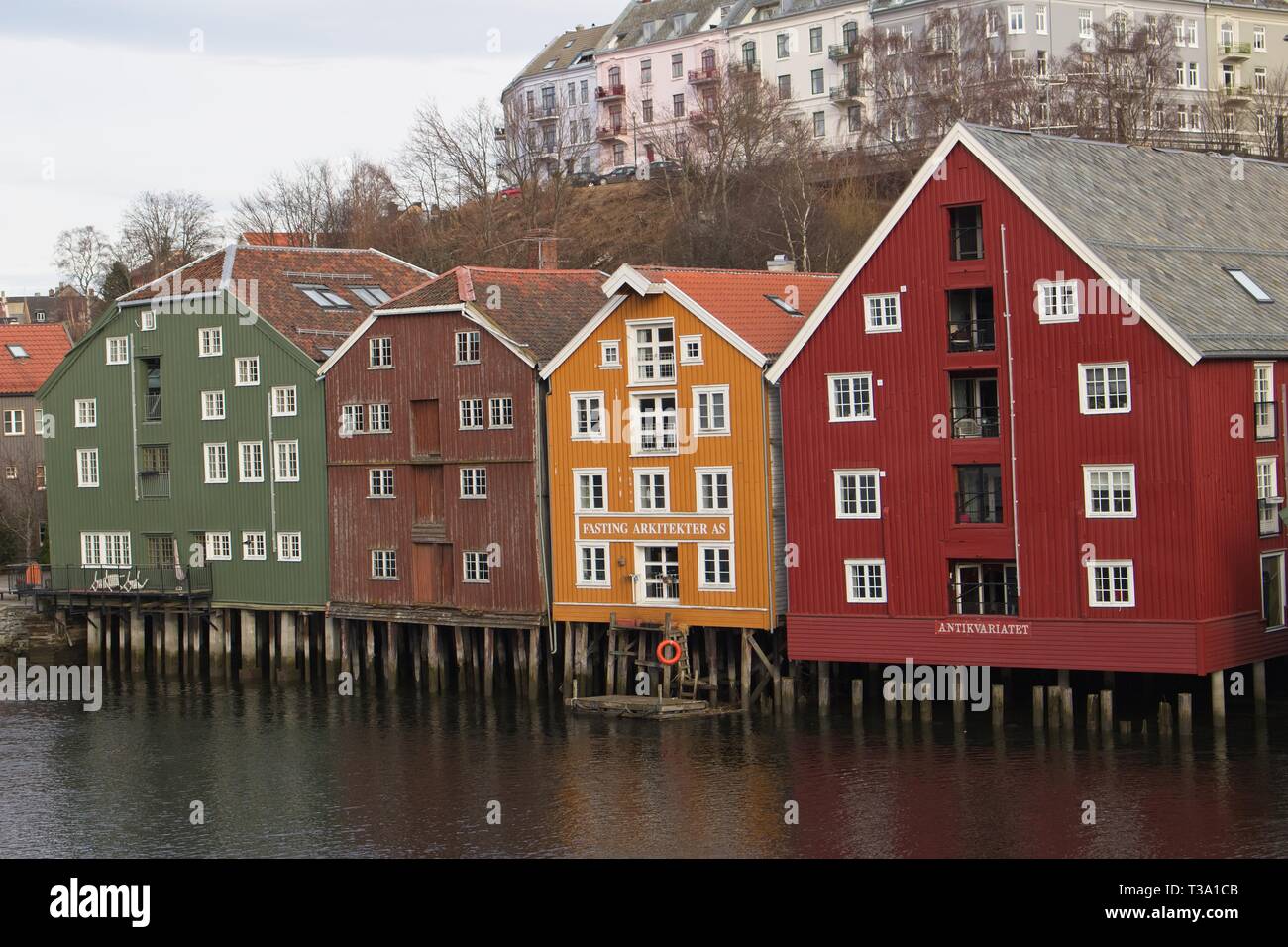 Maisons colorées typiques de Trondheim, Norwa Banque D'Images