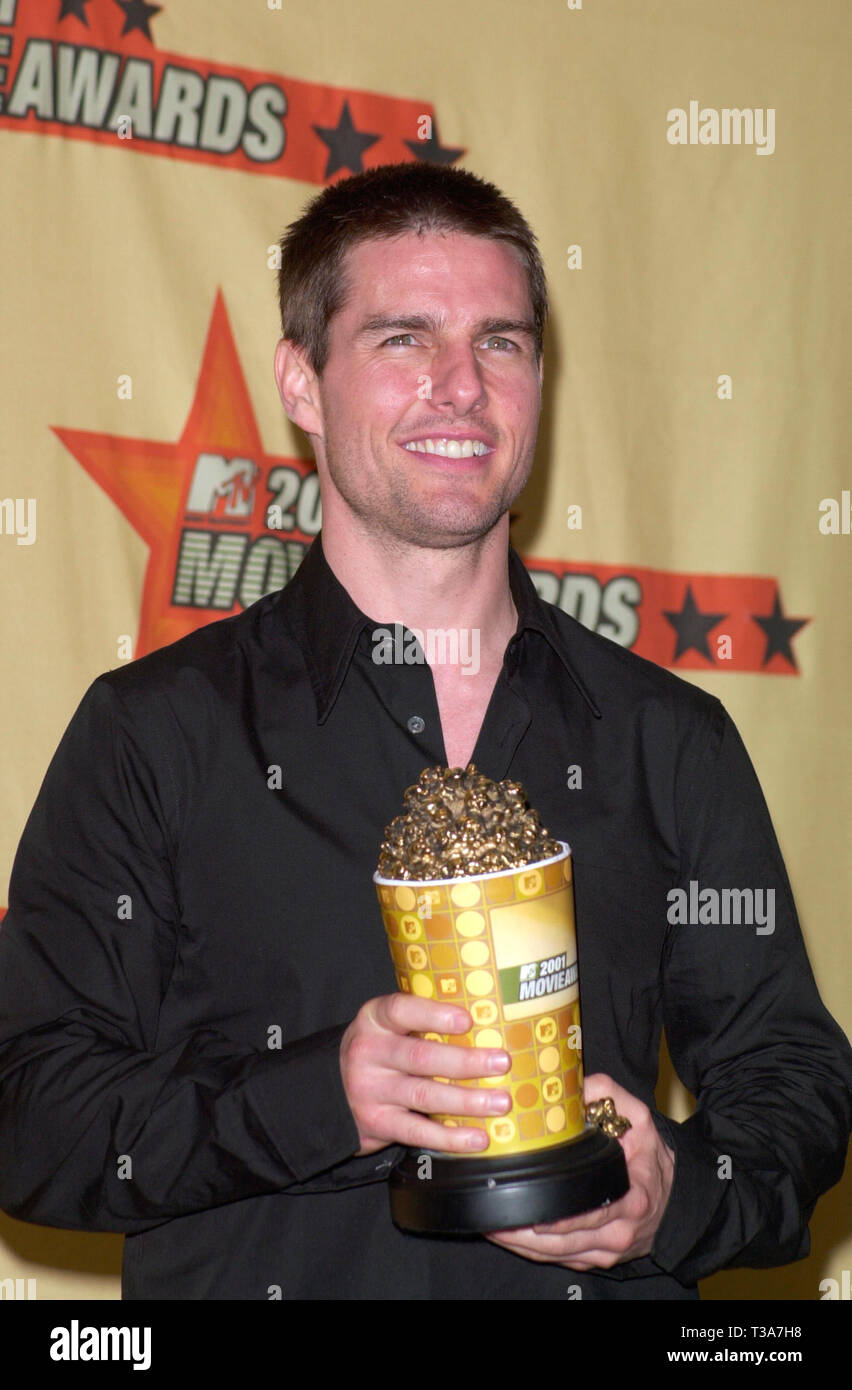 LOS ANGELES, CA. 02 juin 2001 : Acteur Tom Cruise aux MTV Movie Awards à Los Angeles. Il a remporté le prix de la Meilleure Interprétation Masculine pour Mission Impossible 2. Banque D'Images