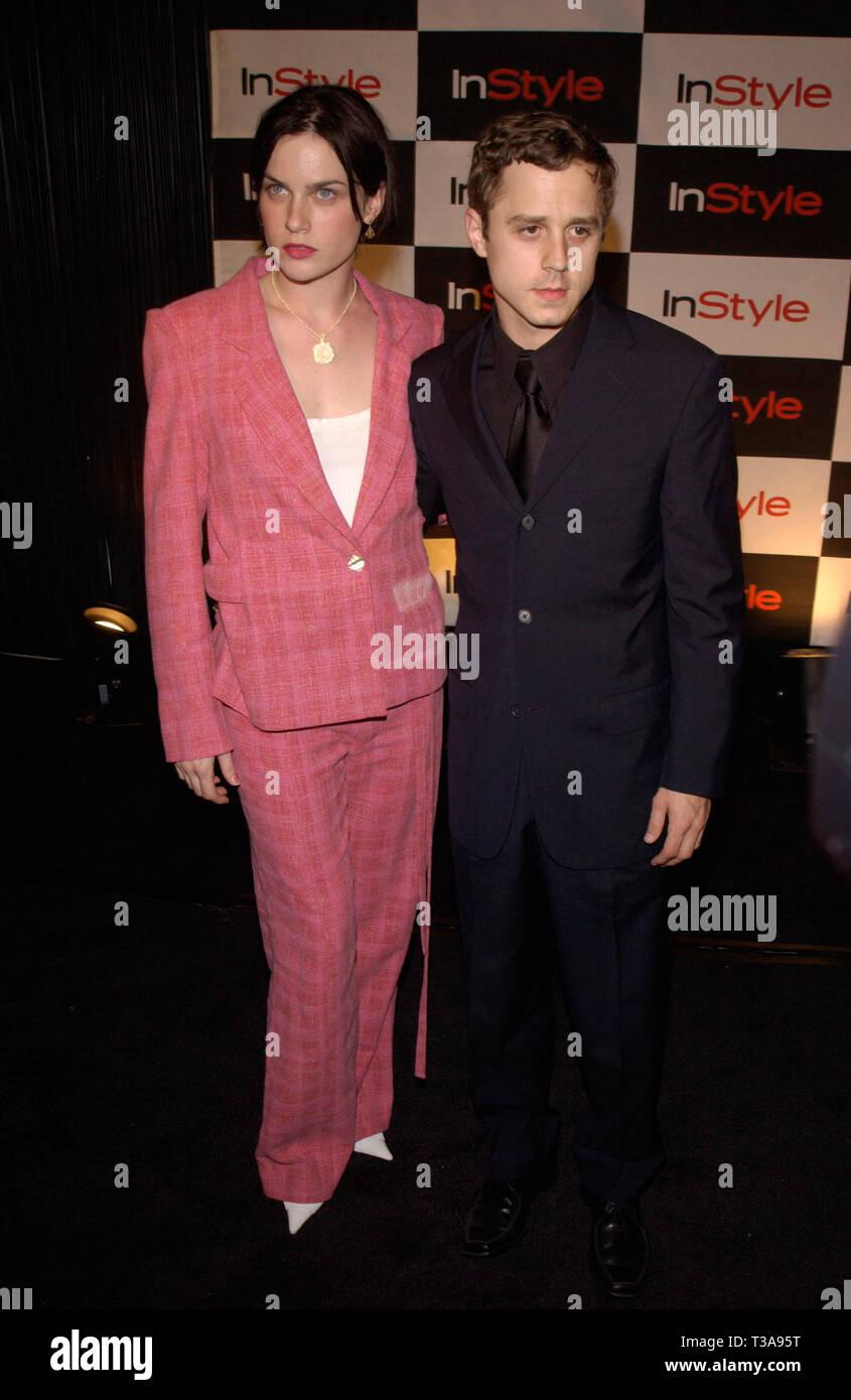 LOS ANGELES, CA. 28 juin 2001 : l'Acteur GIOVANNI RIBISI & femme Mariah O'Brien à l'exposition d'art d'Hollywood party pour hoseted Bryten Goss, artiste par InStyle Magazine. © Paul Smith/Featureflash Banque D'Images