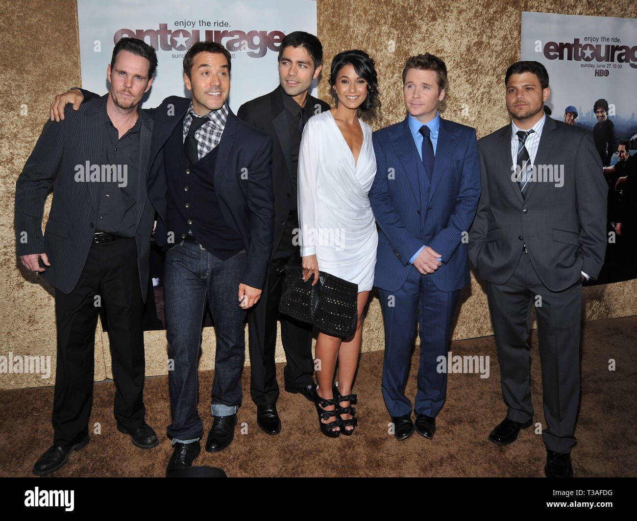 Kevin Dillon, Jeremy Piven, Adrian Grenier, Emmmanuelle Chriqui, Kevin Connolly, Jerry Ferrara - Entourage Première au Paramount Theatre à Los Angeles.Entourage       Distribution hommes Emmanuelle Chriqui  92 cas à Hollywood Life - Californie, Red Carpet Event, USA, Cinéma, Célébrités, photographie, Bestof, Arts, Culture et divertissement, Célébrités, Mode Topix Meilleur de Hollywood, la vie, événement dans la vie d'Hollywood, Californie - Tapis rouge et en backstage, cinéma, télévision, célébrités, célébrités de la musique, des acteurs du Topix même film en salle, et la star ensemble. enquête tsuni@Gamm Banque D'Images