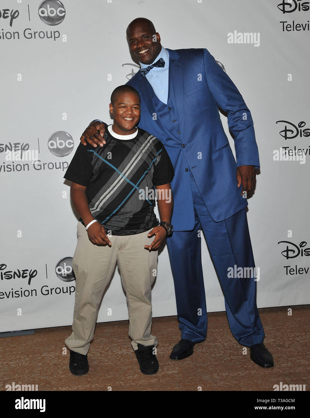 Shaquille O'Neal et Kyle Massey - ABC Disney  tca party au Beverly Hilton Hotel à Los Angeles.ShaquilleONeal KyleMassey 66 Événement dans la vie d'Hollywood, Californie - Red Carpet Event, USA, Cinéma, Célébrités, photographie, Bestof, Arts, Culture et divertissement, Célébrités, Mode Topix Meilleur de Hollywood, la vie, événement dans la vie d'Hollywood, Californie - Tapis rouge et en backstage, cinéma, télévision, célébrités, célébrités de la musique, des acteurs du Topix même film en salle, et la star ensemble. enquête de crédit, tsuni@Gamma-USA.com Tsuni / USA, 2010 - Groupe, télévision et film cast Banque D'Images