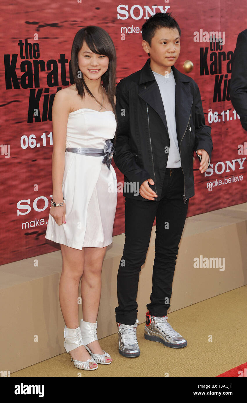 Wenwen Han    52 Zhenwei Wang - l'avant-première de Karaté Kid au Westwood Village Theatre de Los Angeles.Wenwen Han    52 Zhenwei Wang événement dans la vie d'Hollywood, Californie - Red Carpet Event, USA, Cinéma, Célébrités, photographie, Bestof, Arts, Culture et divertissement, Célébrités, Mode Topix Meilleur de Hollywood, la vie, événement dans la vie d'Hollywood, Californie - Tapis rouge et en backstage, cinéma, télévision, célébrités, célébrités de la musique, des acteurs du Topix même film en salle, et la star ensemble. enquête de crédit, tsuni@Gamma-USA.com Tsuni / USA, 2010 - Groupe, télévision et film cast Banque D'Images