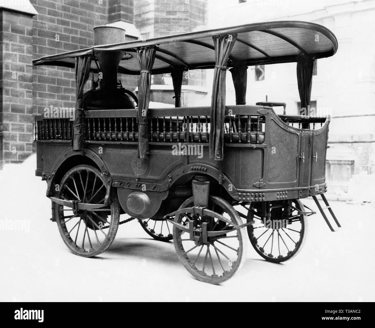 L'obeissante, le premier véhicule routier à vapeur, construit en 1873 par Amédée bollee Banque D'Images