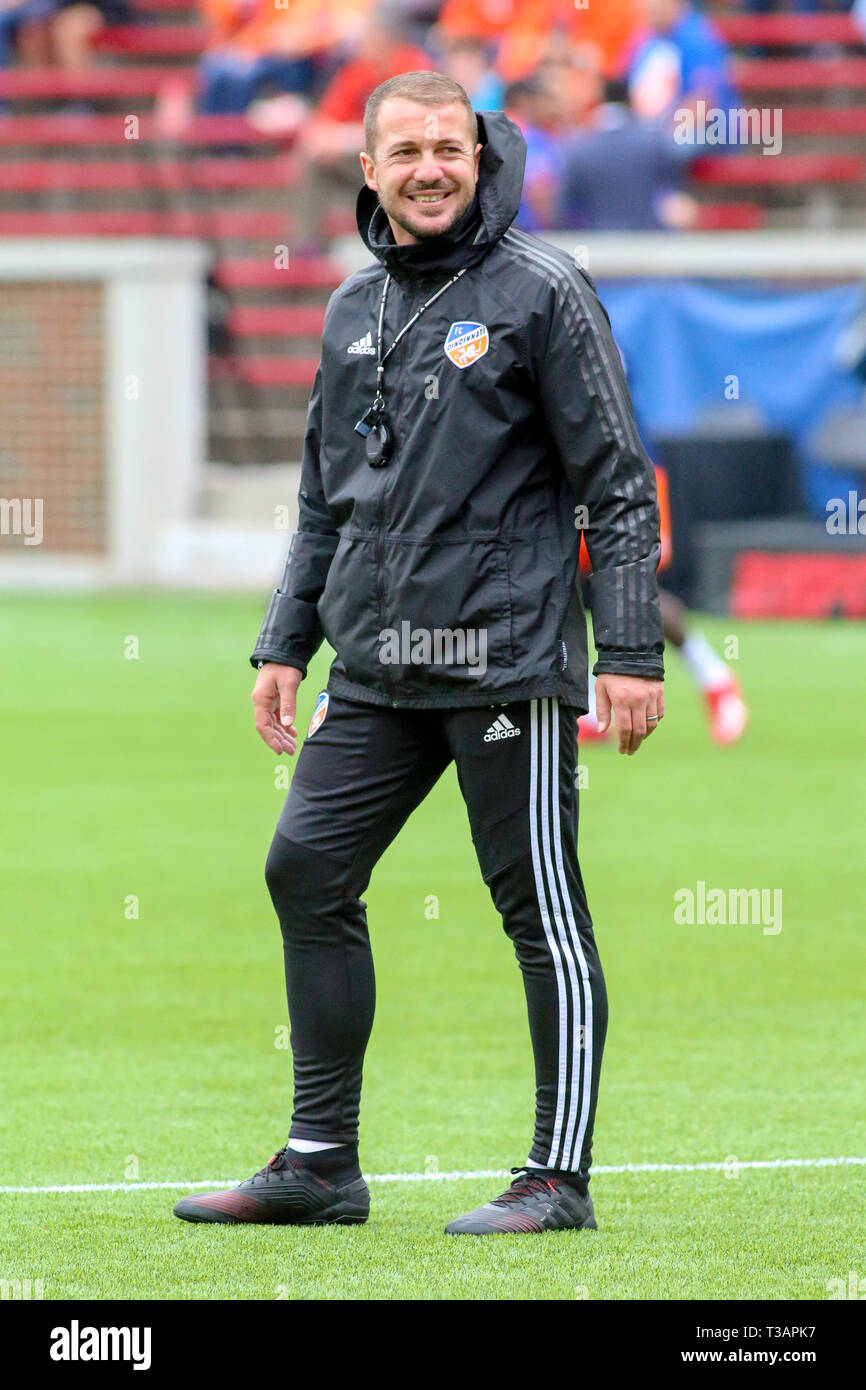 Cincinnati, Ohio, USA. Apr 7, 2019. Cincinnati FC entraîneur assistant Yoann Damet est tout sourire devant un match de foot entre FC MLS Cincinnati et Sporting Kansas City à Nippert Stadium à Cincinnati, Ohio. Kevin Schultz/CSM/Alamy Live News Banque D'Images
