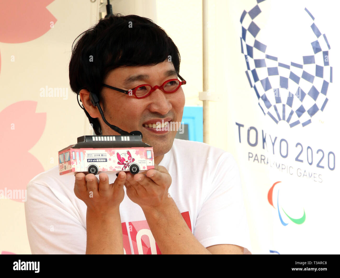 Tokyo, Japon. Apr 7, 2019. Duo comique japonais Ryota membre Bonbons Nankai Yamasato assiste à un talk-show de Tokyo 2020 promotion des Jeux Paralympiques, 500 jours avant de l'événement à Tokyo le Dimanche, Avril 7, 2019. Credit : Yoshio Tsunoda/AFLO/Alamy Live News Banque D'Images