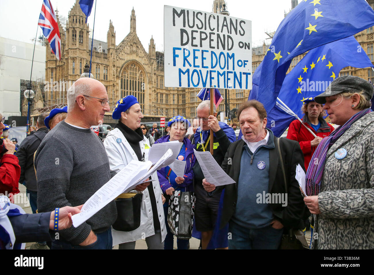 Westminster, London, UK. 8Th apr 2019. Un groupe de musiciens qui protestaient devant les Chambres du Parlement. Le Premier ministre britannique Theresa peut se rendra à Berlin et à Paris, le mardi 9 avril à répondre avec la Chancelière d'Allemagne - Angela Merkel et le président des Français - Emmanuel Macron en avant d'un Brexit crunch sommet à Bruxelles le mercredi 10 avril. Credit : Dinendra Haria/Alamy Live News Banque D'Images