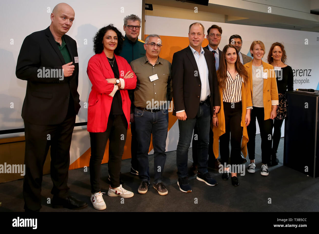 Dortmund, Allemagne. 8Th apr 2019. Le président de la manifestation de lancement du forum thématique de la Conférence de la Ruhr - # Chances # la diversité # avance TUGBA TEKKAL joueur de football allemand (2 à partir de la gauche), Norbert DICKEL annonceur stade Borussia Dortmund (3 de gauche).Ministre JOACHIM STAMP Crédit : Maik Boenisch/ZUMA/Alamy Fil Live News Banque D'Images