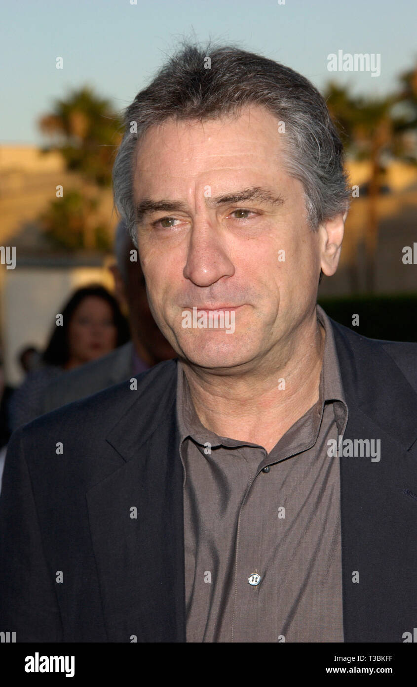 LOS ANGELES, CA. Juillet 09, 2001 : l'acteur Robert De Niro au Los Angeles première de son nouveau film le score, au Paramount Studios, Hollywood. © Paul Smith/Featureflash Banque D'Images