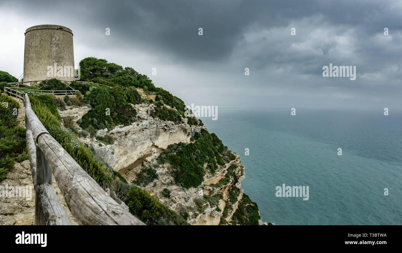 Tour Tajo large panorama sous la tempête à Barbate, Cadix Banque D'Images