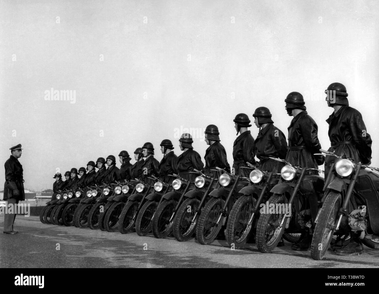 Les élèves de l'Académie militaire de Modène, motocyclistes, 1964 Banque D'Images