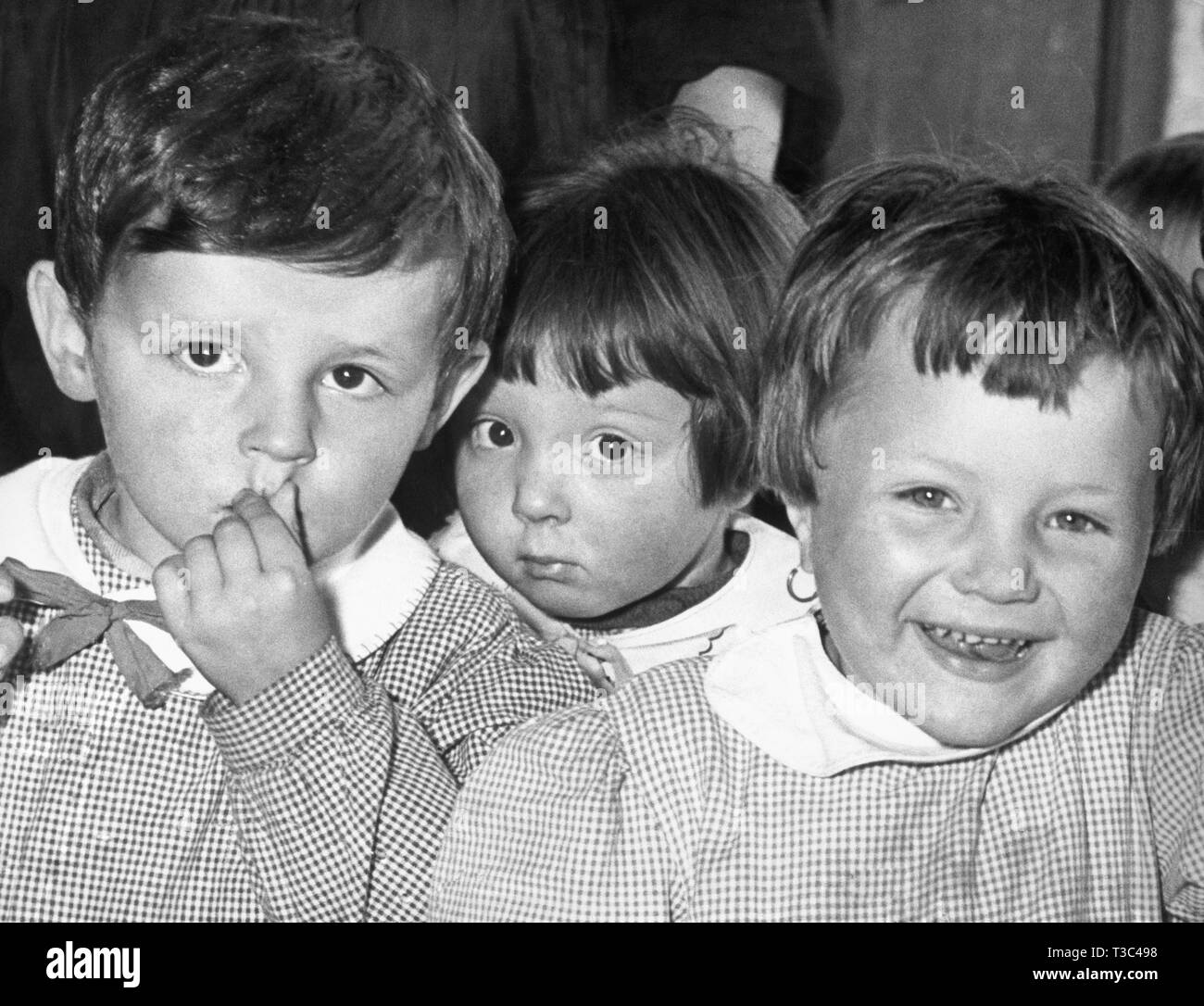 Petits garçons et petites filles, 1961 Banque D'Images