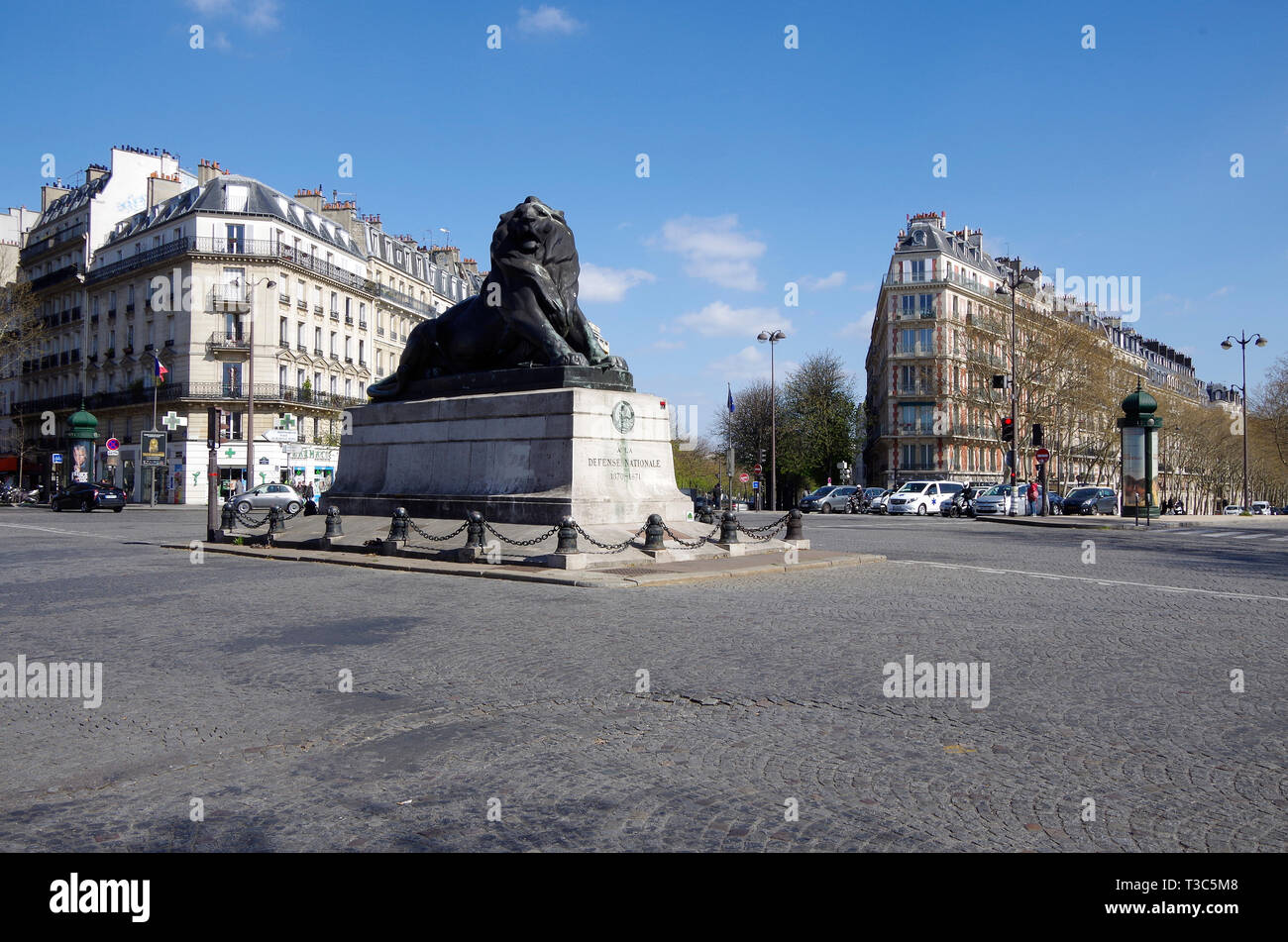 Lion de Belfort, une sculpture monumentale d'un lion par Bartholdi, de cuivre martelé, Place Denfert Rochereau à Paris, célèbre siège de Belfort Banque D'Images