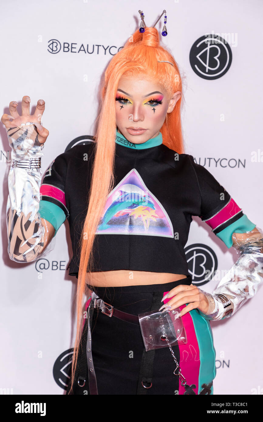 New York, NY, USA - 6 Avril 2019 : Clawdeenas Beautycon NYC 2019 assiste au Festival Jacob K. Javits Convention Center, Manhattan Banque D'Images