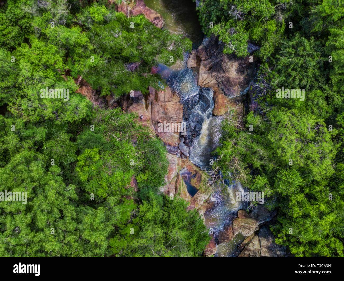 Vue à vol d'oiseau de la cascade 'Salto Pai' dans la Colonia Independencia au Paraguay. Banque D'Images